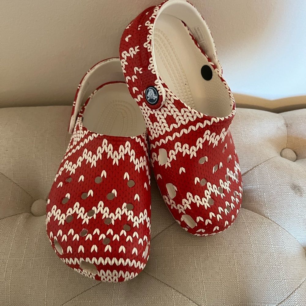 Crocs Red sweater Patterned Clogs w-4 - Picture 5 of 9